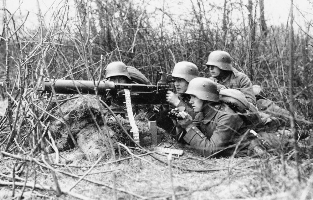 A German machine gun crew manning a MG 08. Note the gunner's sight.